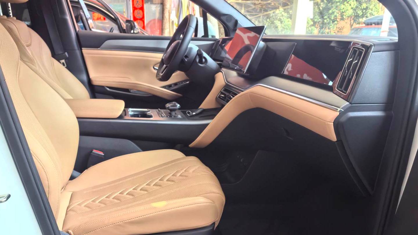 BYD 2024 SONG L DM-i 112km overtaking type