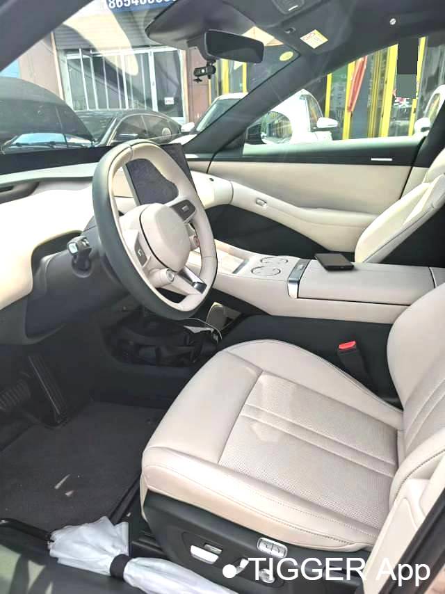 Xiaomi 2025 YU7 Long endurance four-wheel drive Pro version