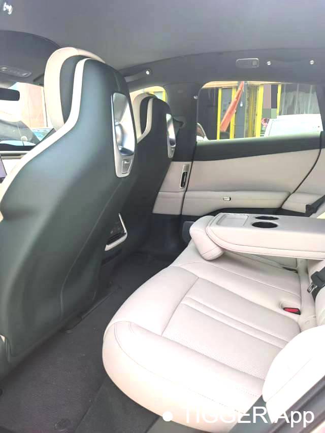 Xiaomi 2025 YU7 Long endurance four-wheel drive Pro version