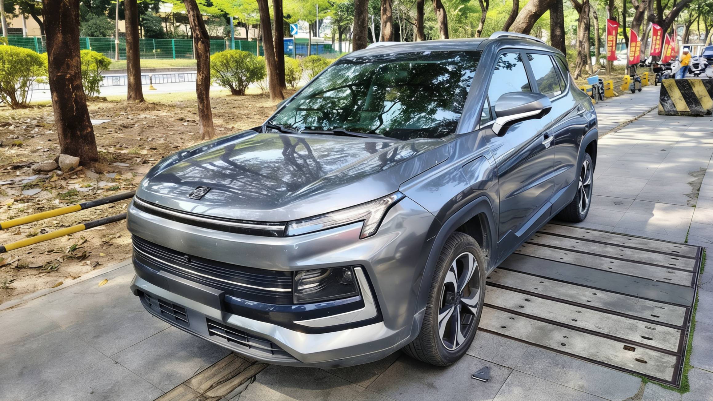 SOL 2021 E40X Golden Armor Edition