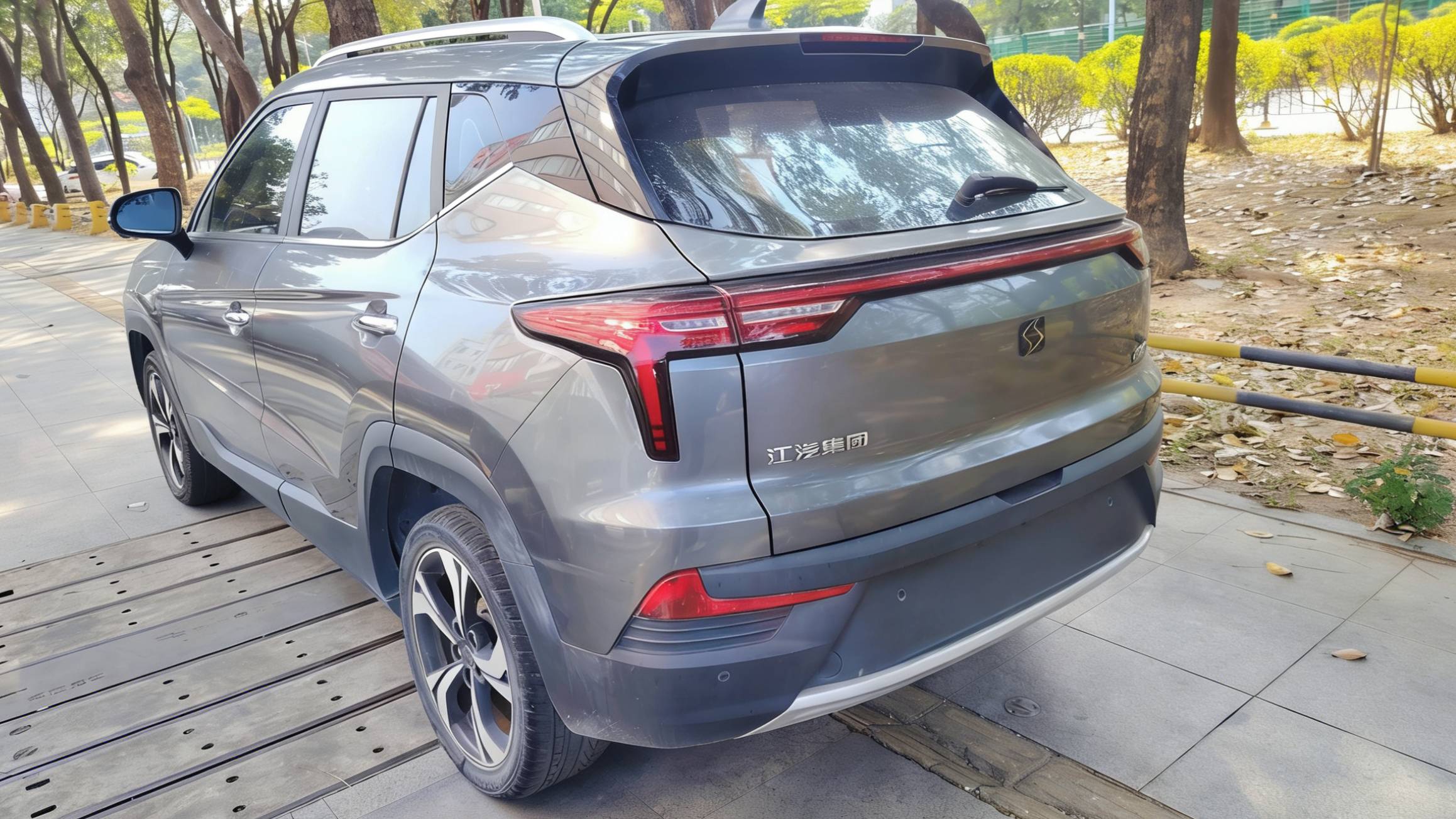 SOL 2021 E40X Golden Armor Edition