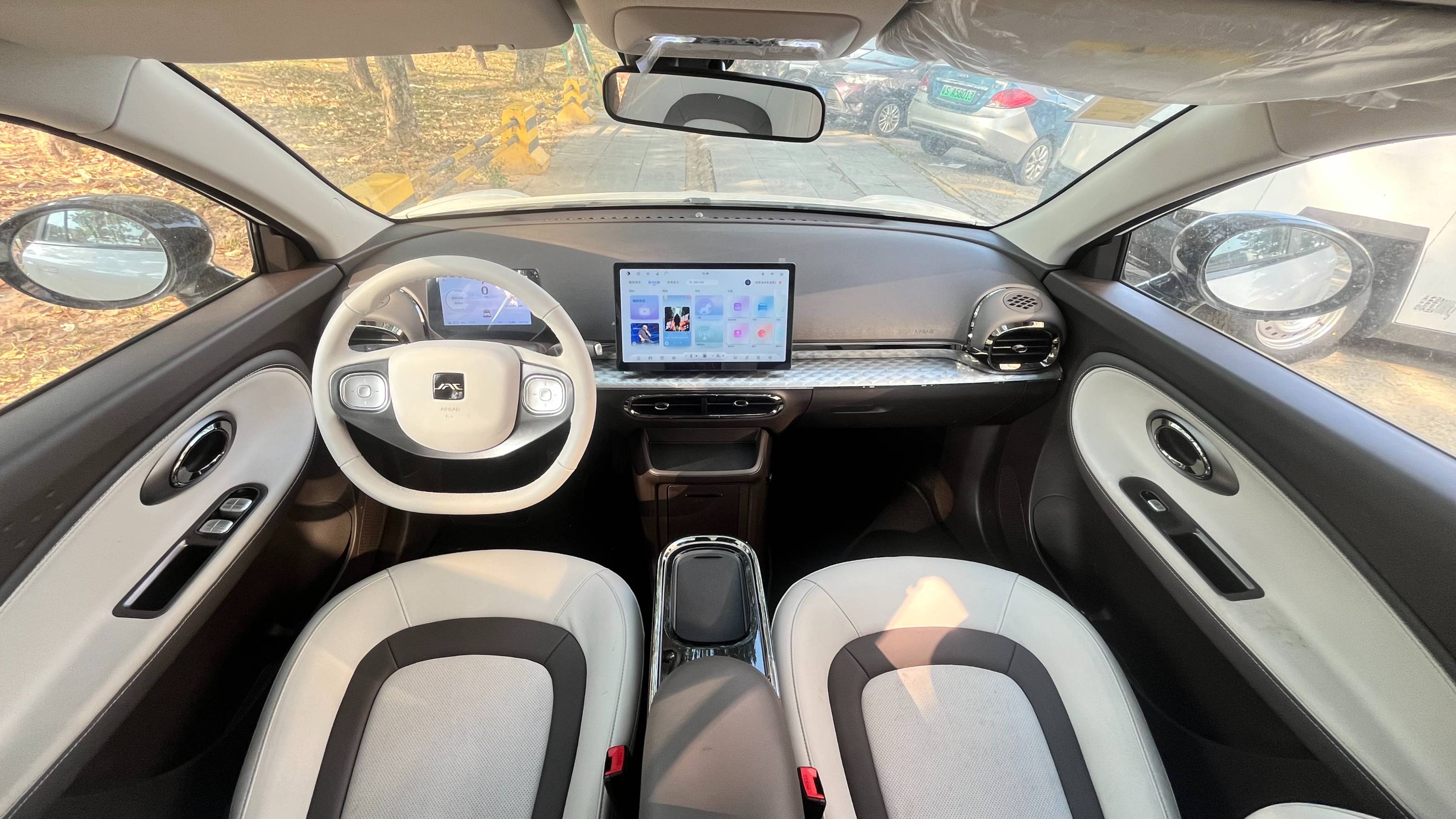 JAC 2025 Yiwei 3 Beloved 330km Air