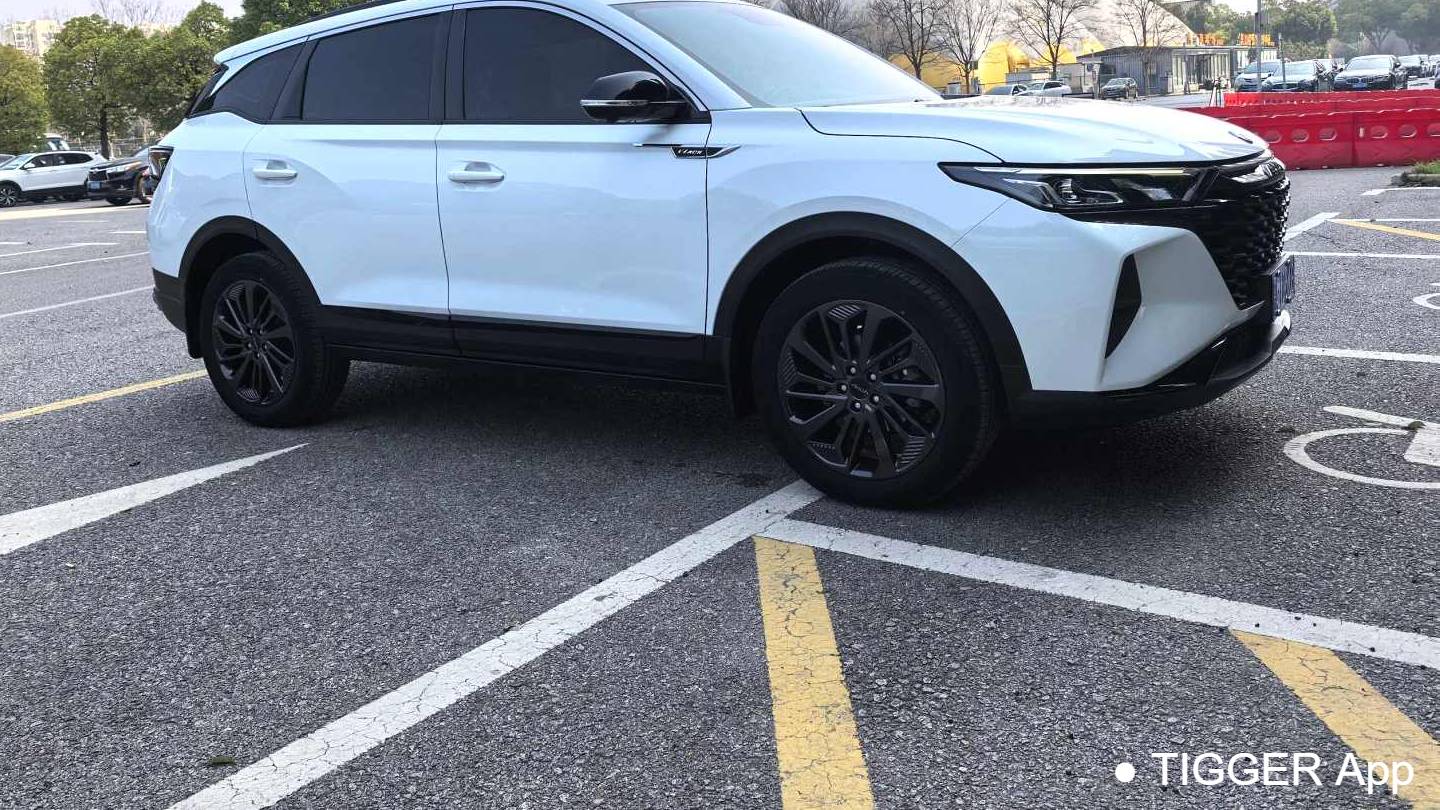 AEOLUS 2023 AX7 Mach version 1.5T DCT DF41