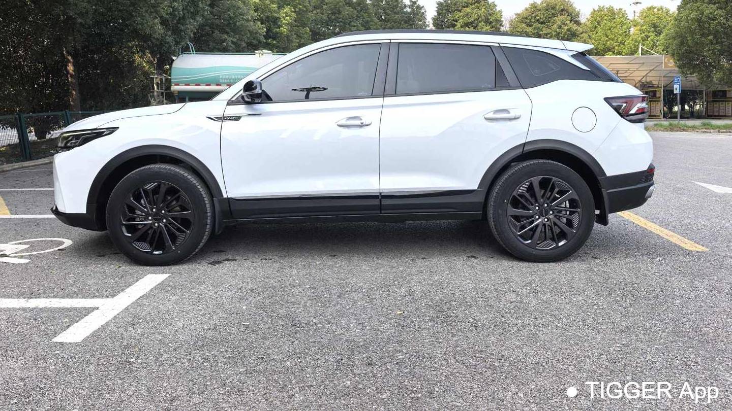 AEOLUS 2023 AX7 Mach version 1.5T DCT DF41