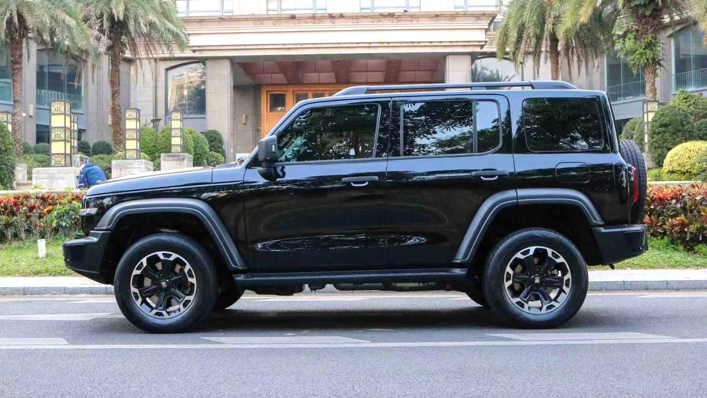 TANK 2025 300 Hi4-T 36.7kWh