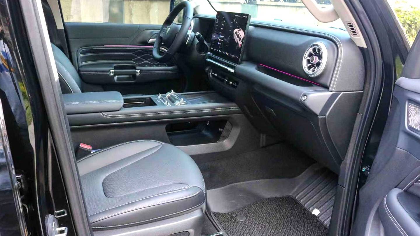 TANK 2025 300 Hi4-T 36.7kWh