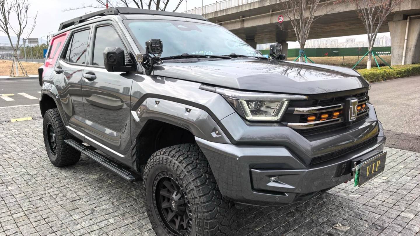 TANK 2023 400 Hi4-T Superpower Edition