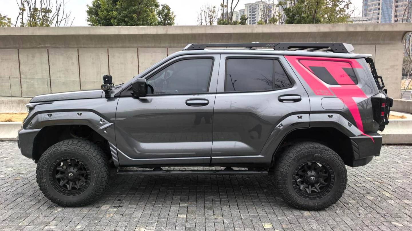 TANK 2023 400 Hi4-T Superpower Edition