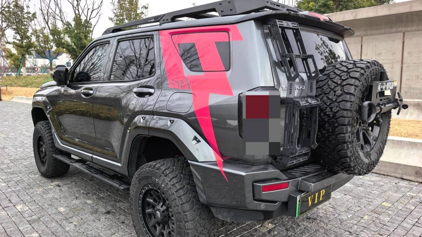 TANK 2023 400 Hi4-T Superpower Edition