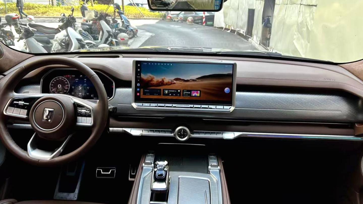 TANK 2024 700 Hi4-T Ultimate Edition