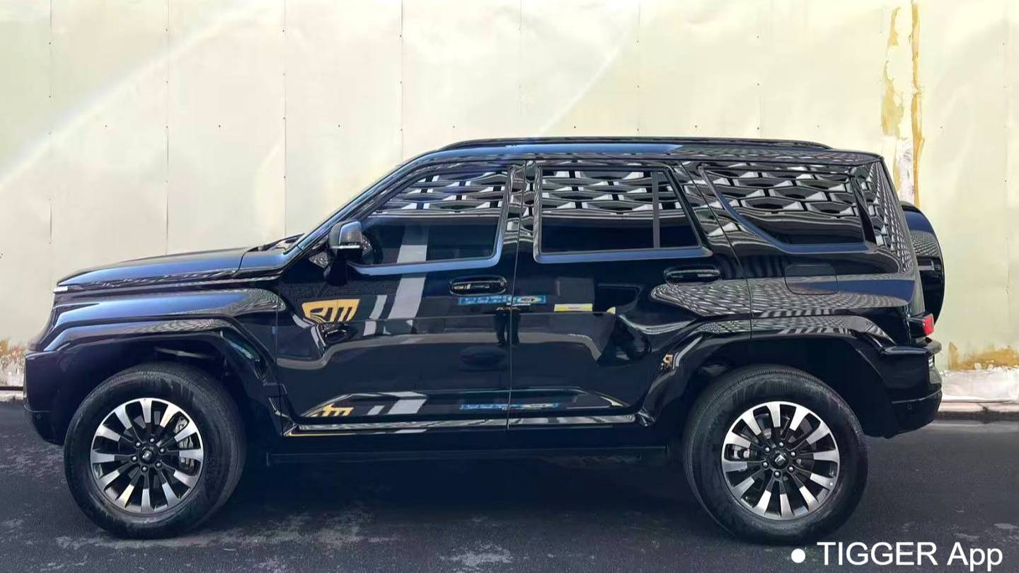 TANK 2024 700 Hi4-T Ultimate Edition