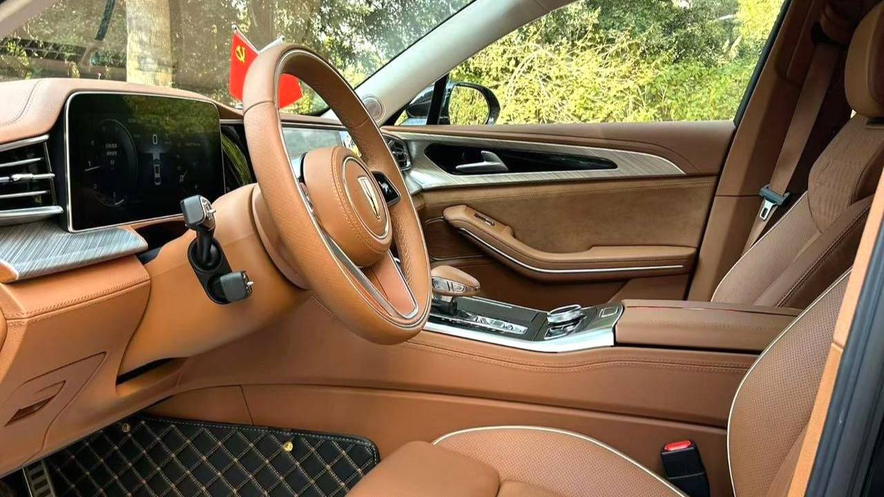 Hong Qi 2022 H9 2.0T Zhilian Flag Smooth Edition