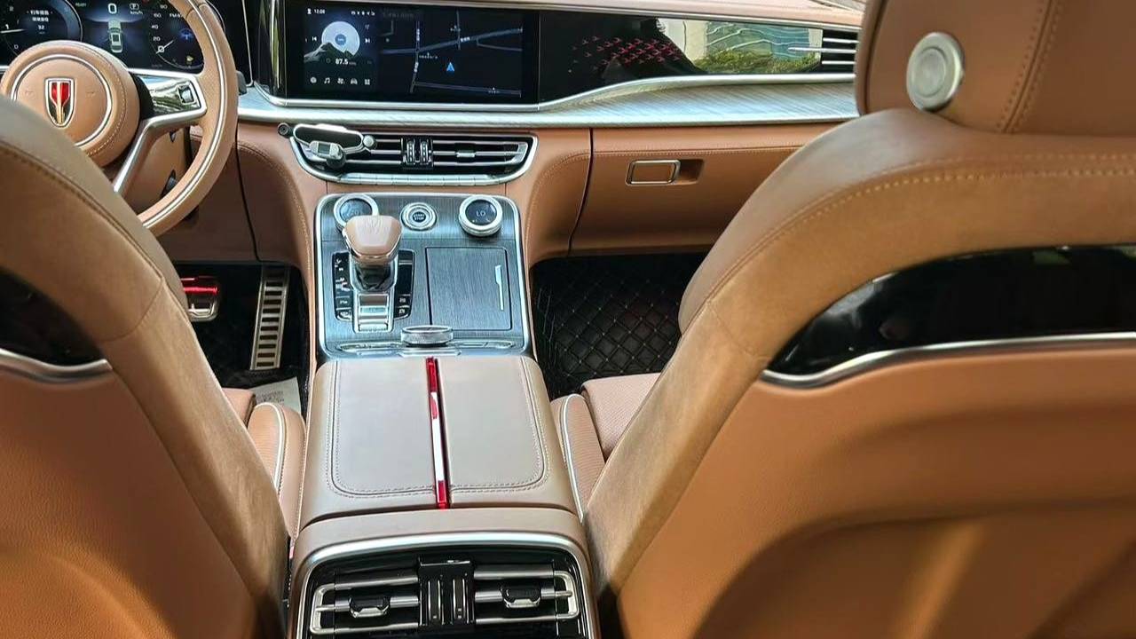 Hong Qi 2022 H9 2.0T Zhilian Flag Smooth Edition