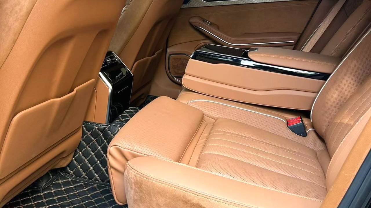 Hong Qi 2022 H9 2.0T Zhilian Flag Smooth Edition