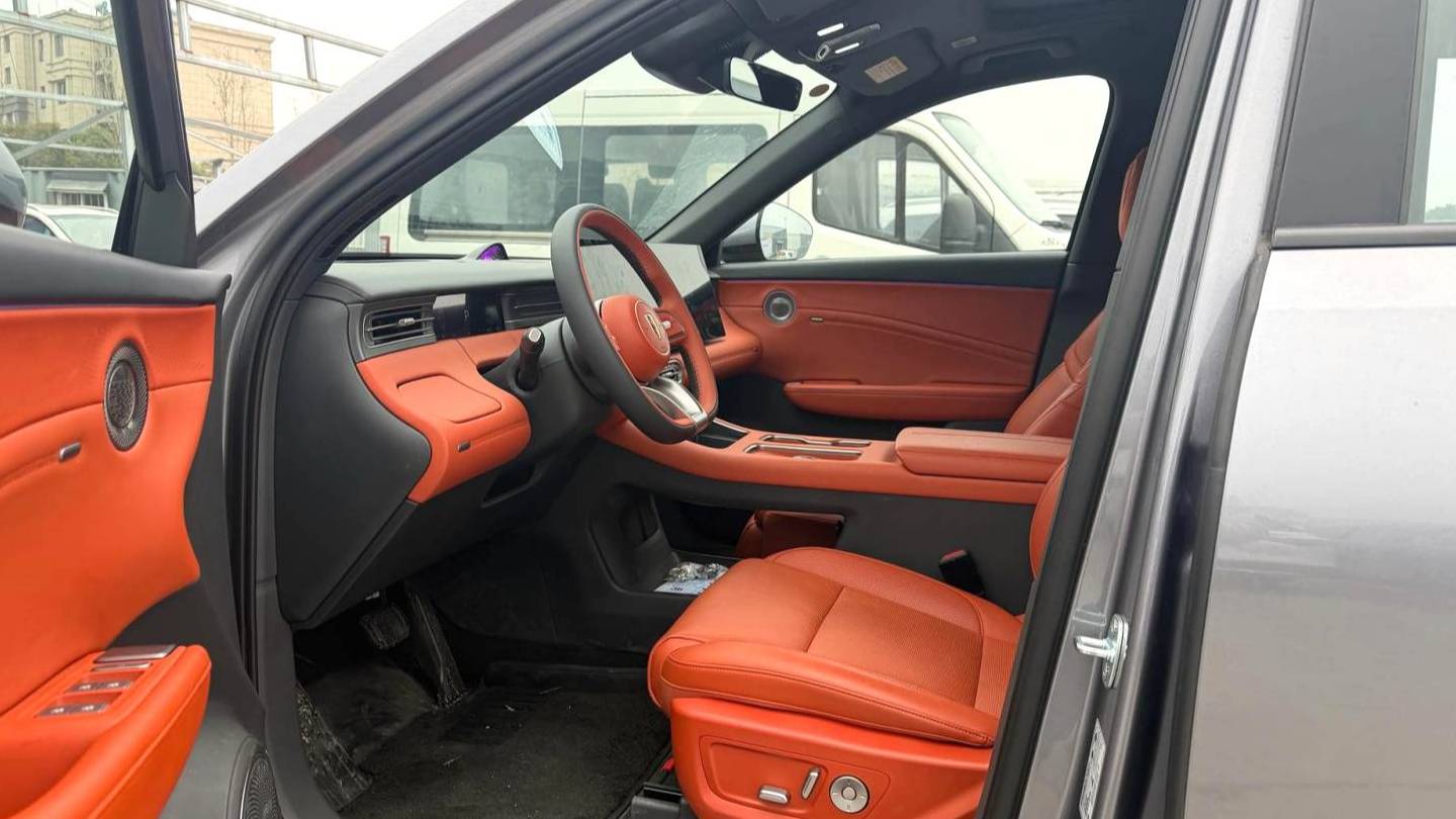 Hong Qi 2026 HS6 PHEV 220 Four-Wheel Drive Intelligent Hybrid Edition