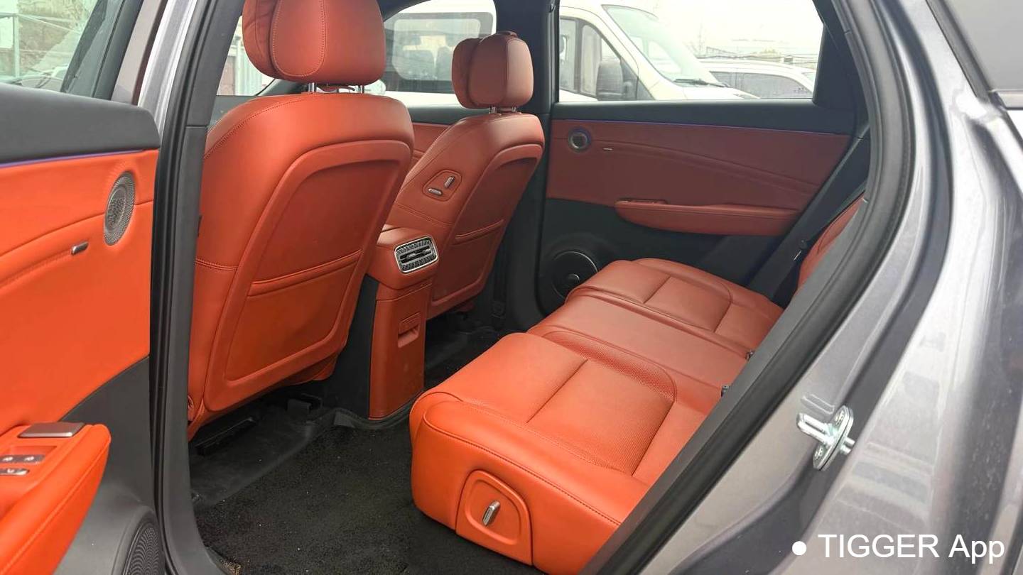 Hong Qi 2026 HS6 PHEV 220 Four-Wheel Drive Intelligent Hybrid Edition