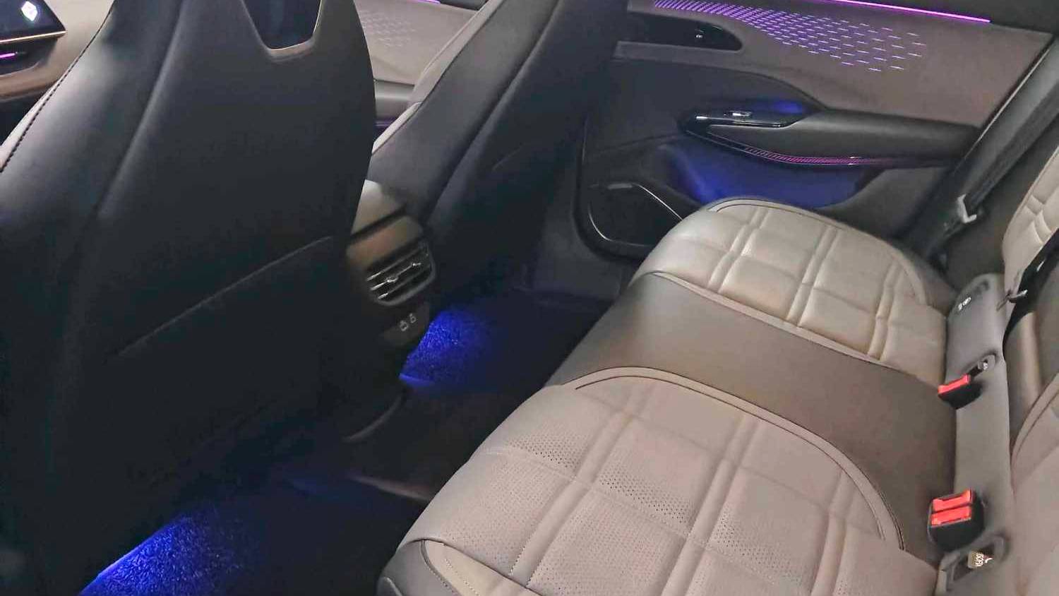 Hong Qi 2024 EH7 690 Pro Honor Edition