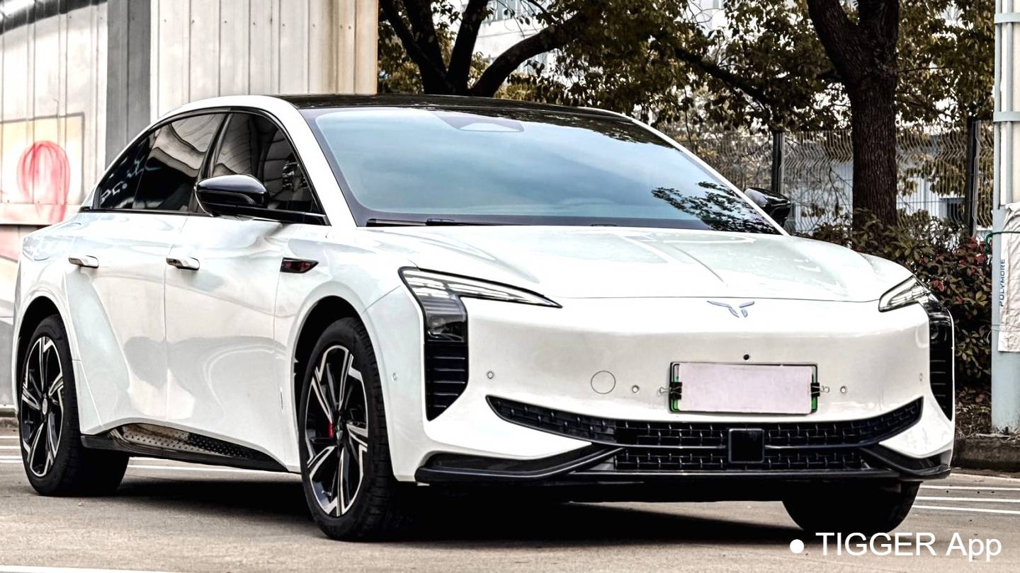 Hong Qi 2024 EH7 760 Pro+4WD version