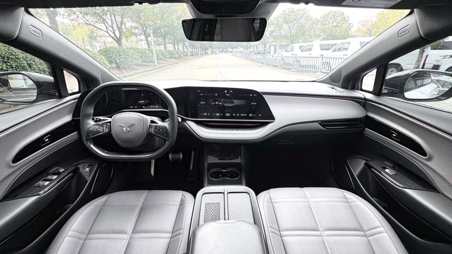 Hong Qi 2024 EH7 760 Pro+4WD version