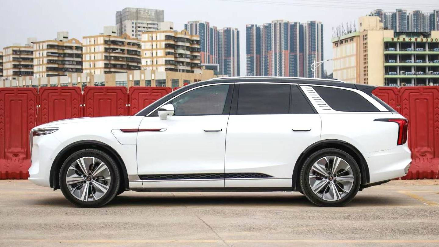 Hong Qi 2022 E-HS9 660km Qichang Edition with six seats