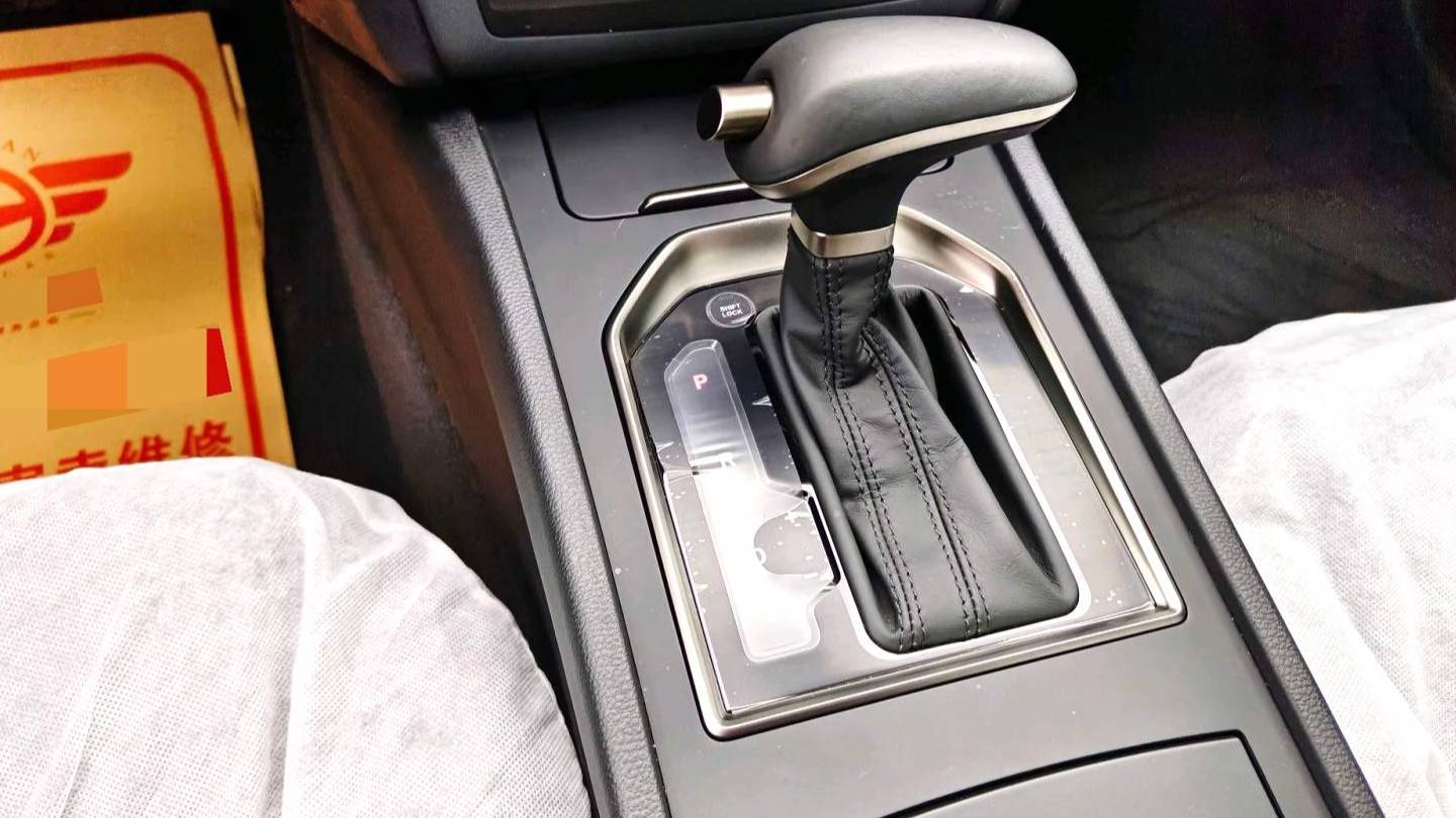 Hong Qi 2021 H7 1.8T Official Edition