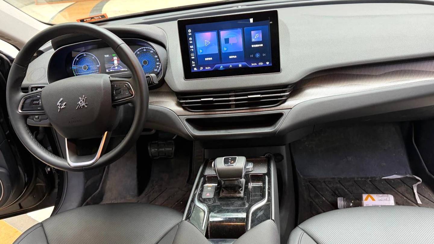 Hong Qi 2024 E-QM5 450km Travel Edition