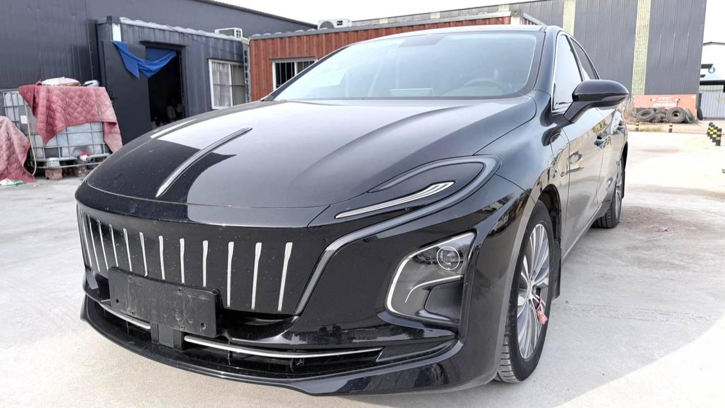 Hong Qi 2022 E-QM5 431km Charging Enjoyment Edition