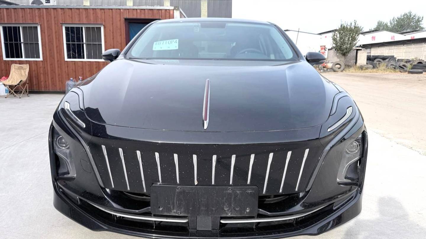 Hong Qi 2022 E-QM5 431km Charging Enjoyment Edition