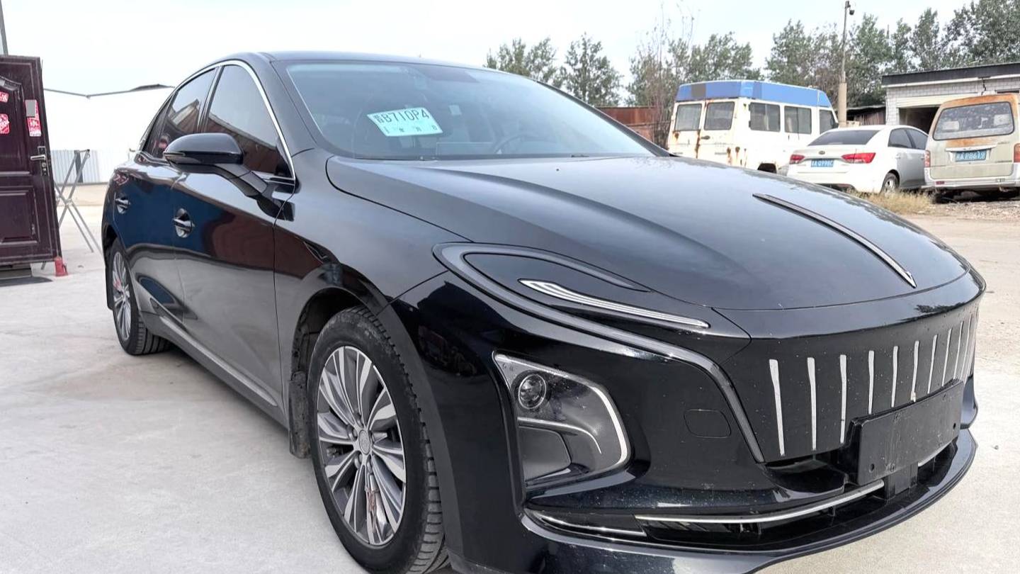 Hong Qi 2022 E-QM5 431km Charging Enjoyment Edition