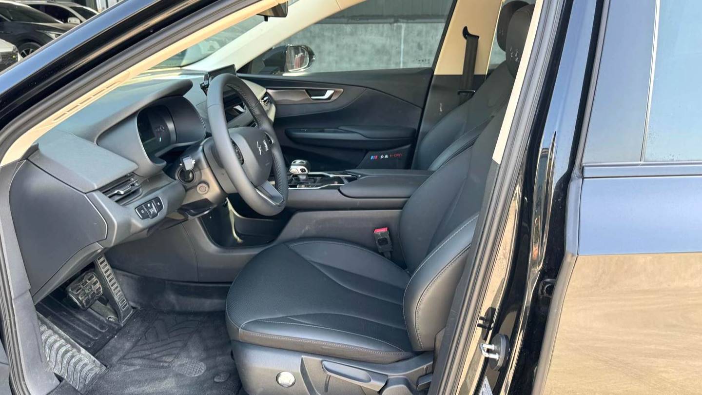 Hong Qi 2022 E-QM5 431km Charging Enjoyment Edition