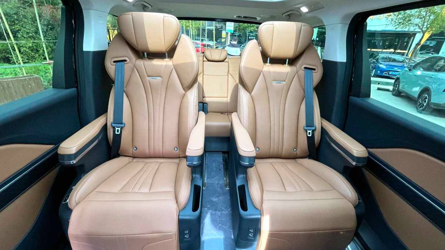 Hong Qi 2023 HQ9 2.0T Zhilian Qiyue Edition