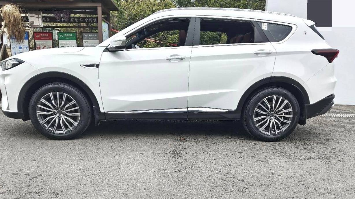 JETOUR 2023 X70 PLUS 1.5T DCT Hero PLUS 7-seater