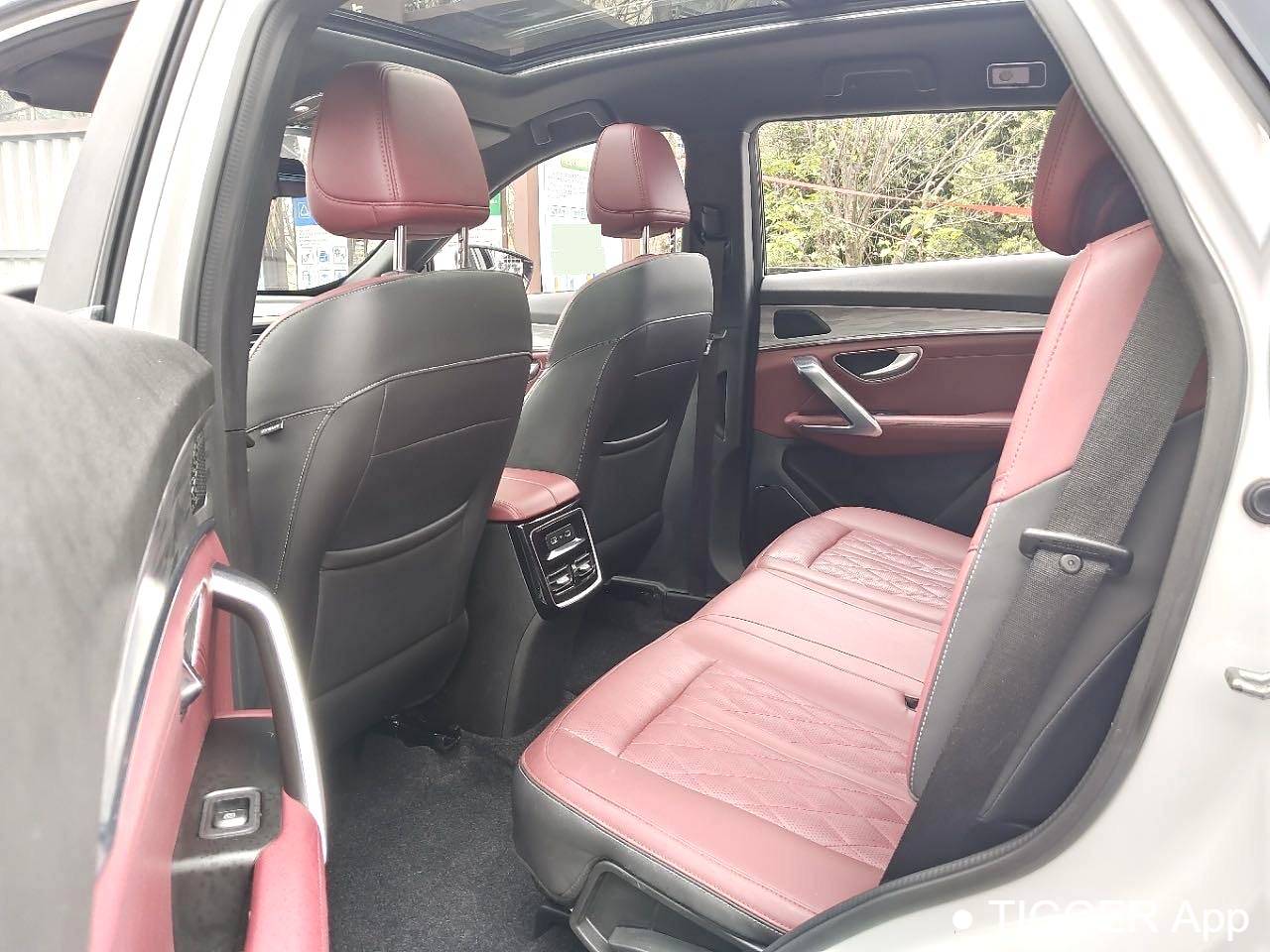 JETOUR 2023 X70 PLUS 1.5T DCT Hero PLUS 7-seater