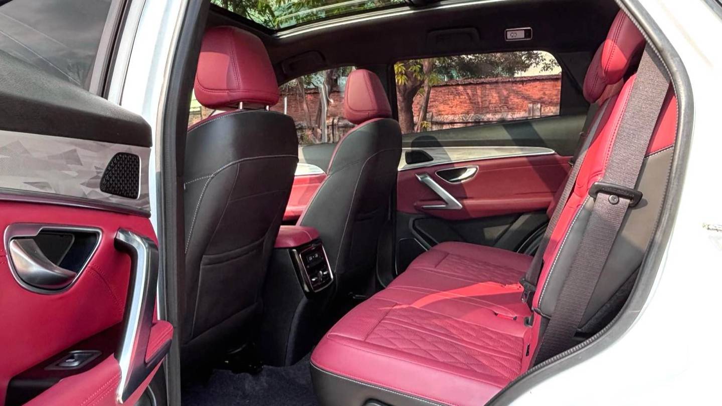 JETOUR 2023 X70 PLUS 1.5T DCT Hero PLUS 5-seater