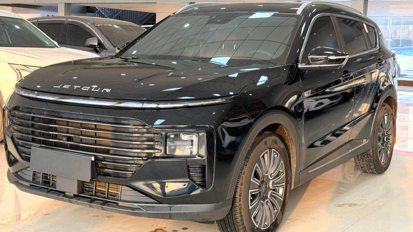 JETOUR 2025 X70 PLUS 1.5T Luxury Edition 7-seater