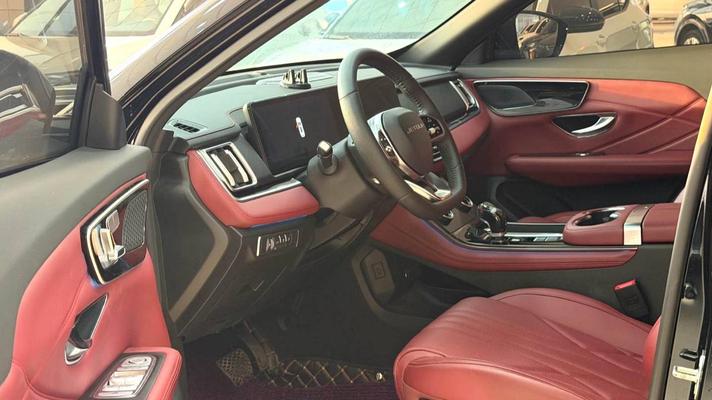 JETOUR 2025 X70 PLUS 1.5T Luxury Edition 7-seater