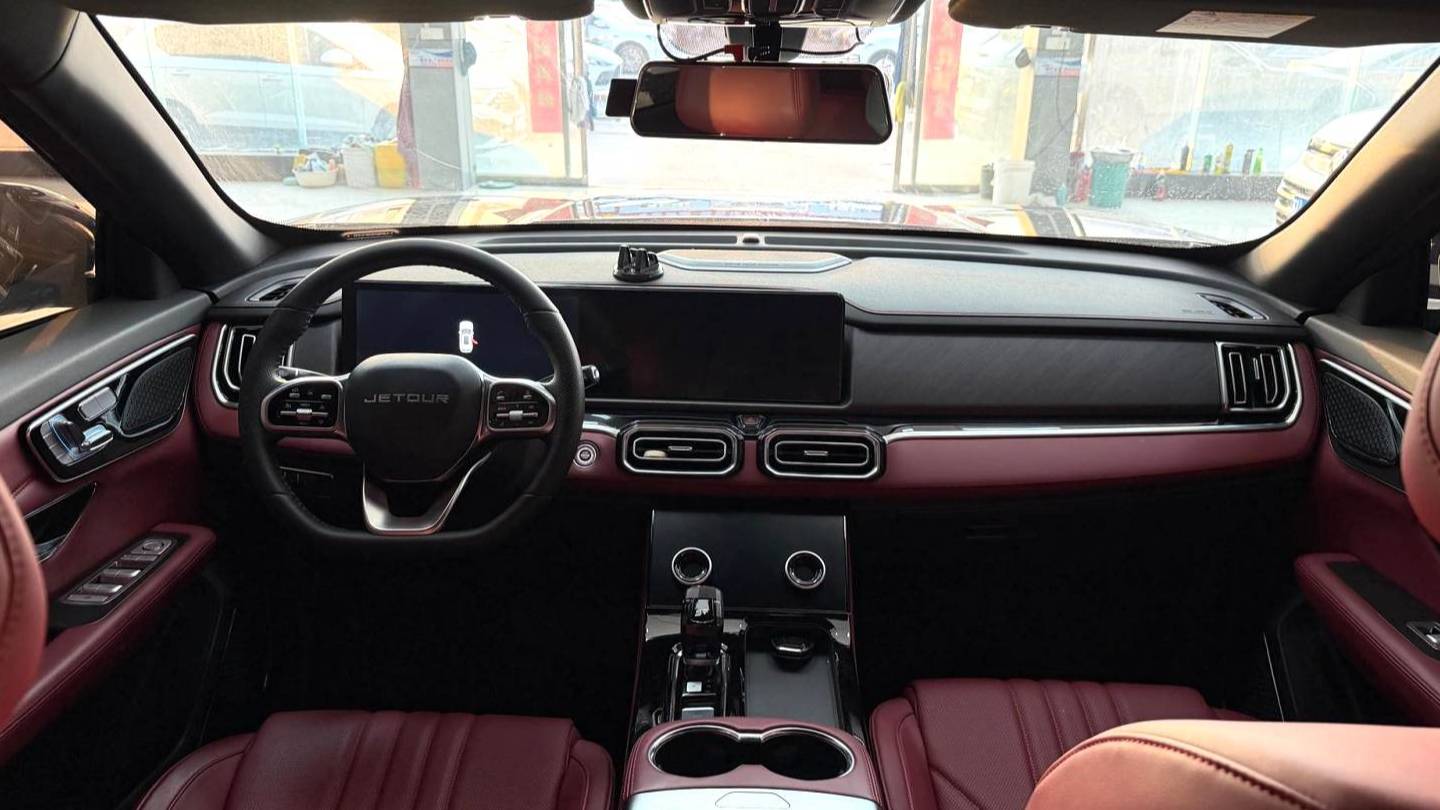 JETOUR 2025 X70 PLUS 1.5T Luxury Edition 7-seater