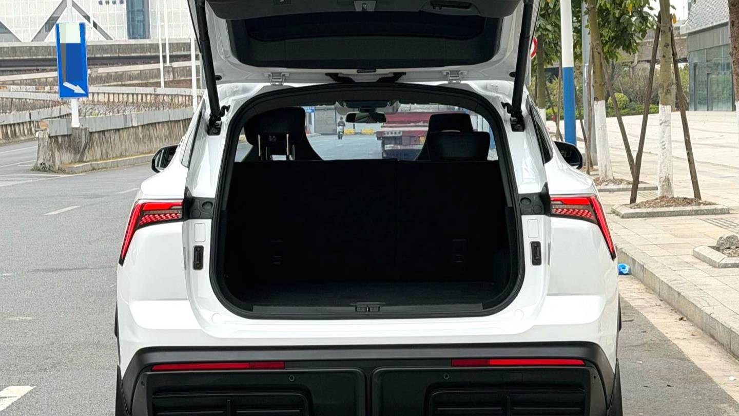 JETOUR 2023 DASHING i-DM‌ 1.5T DHT Lightning 01