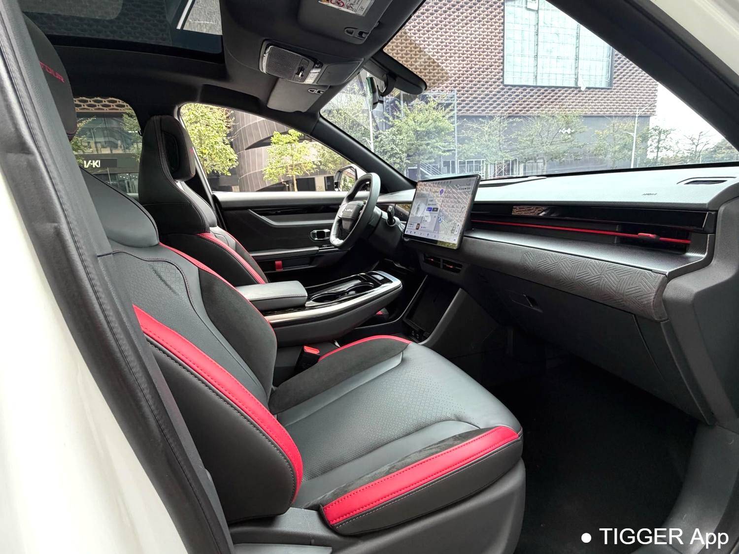 JETOUR 2023 DASHING i-DM‌ 1.5T DHT Lightning 01