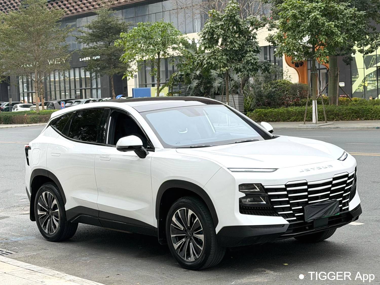 JETOUR 2023 DASHING i-DM‌ 1.5T DHT Lightning 01