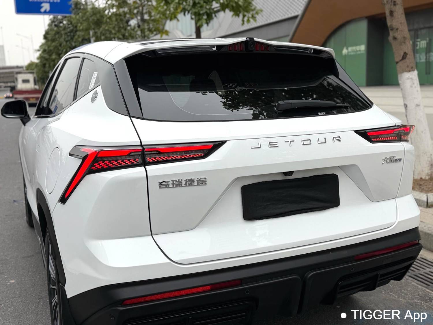 JETOUR 2023 DASHING i-DM‌ 1.5T DHT Lightning 01