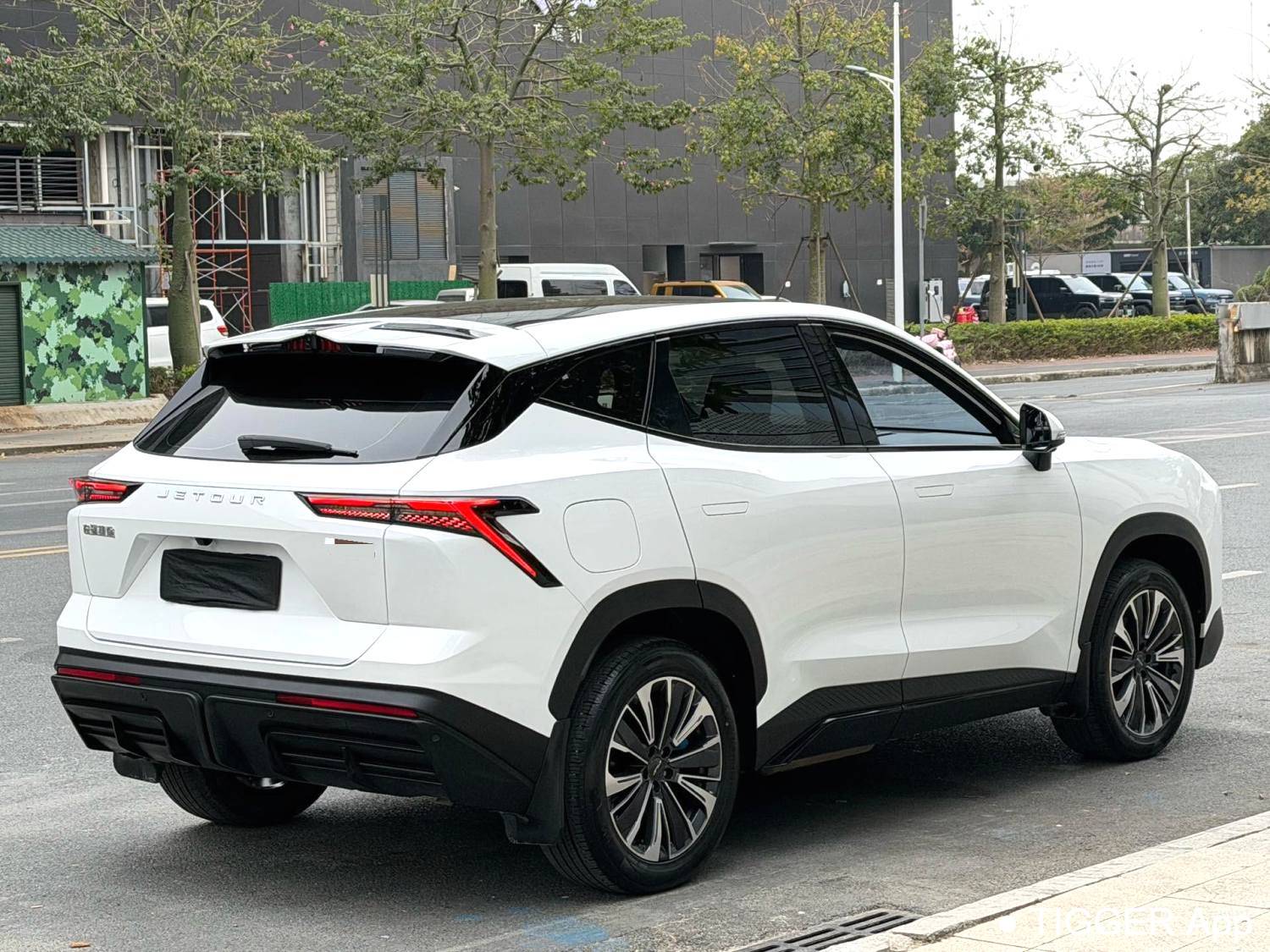 JETOUR 2023 DASHING i-DM‌ 1.5T DHT Lightning 01