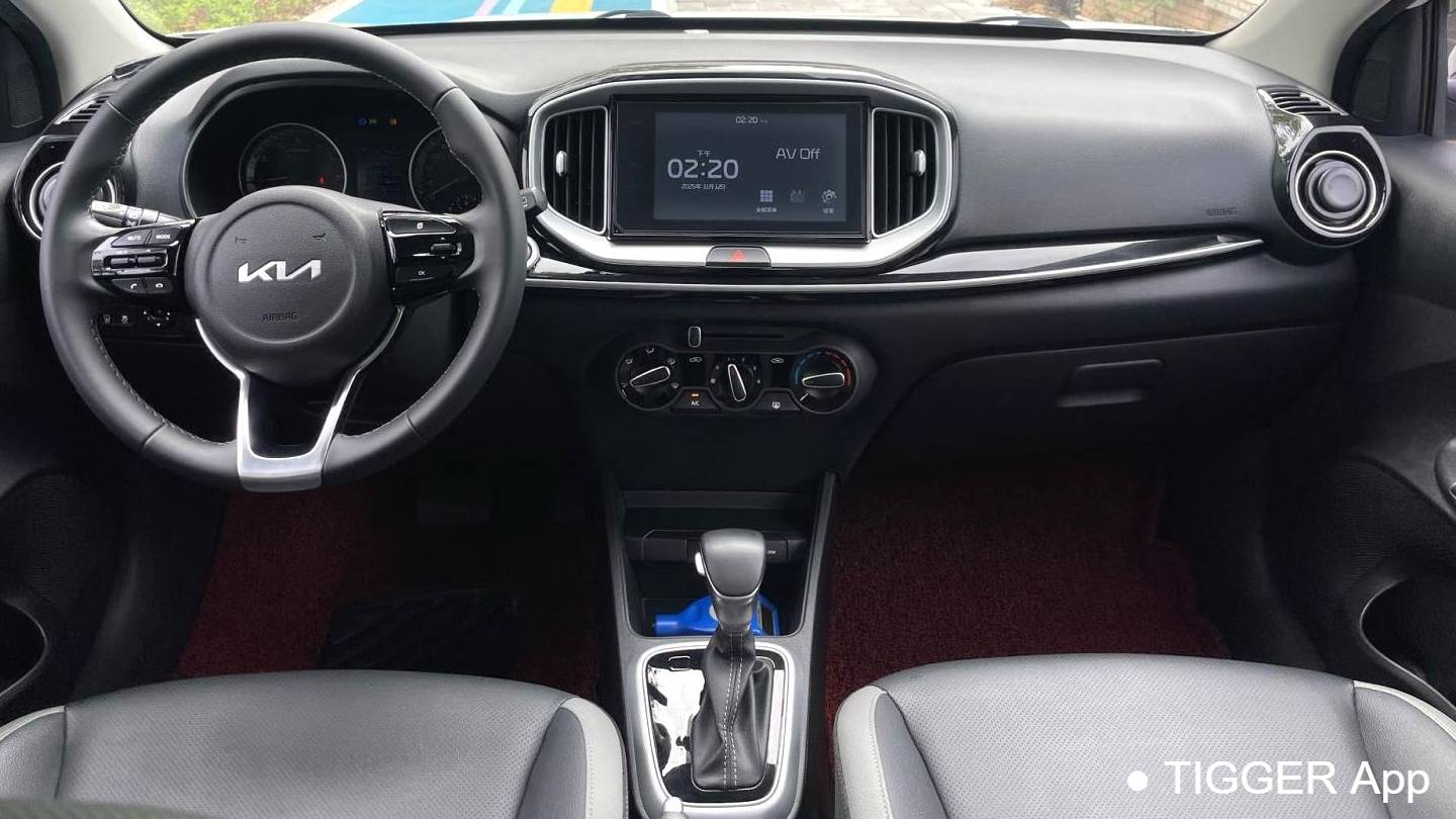 KIA 2021 Stonic 1.4L CVT sunroof model