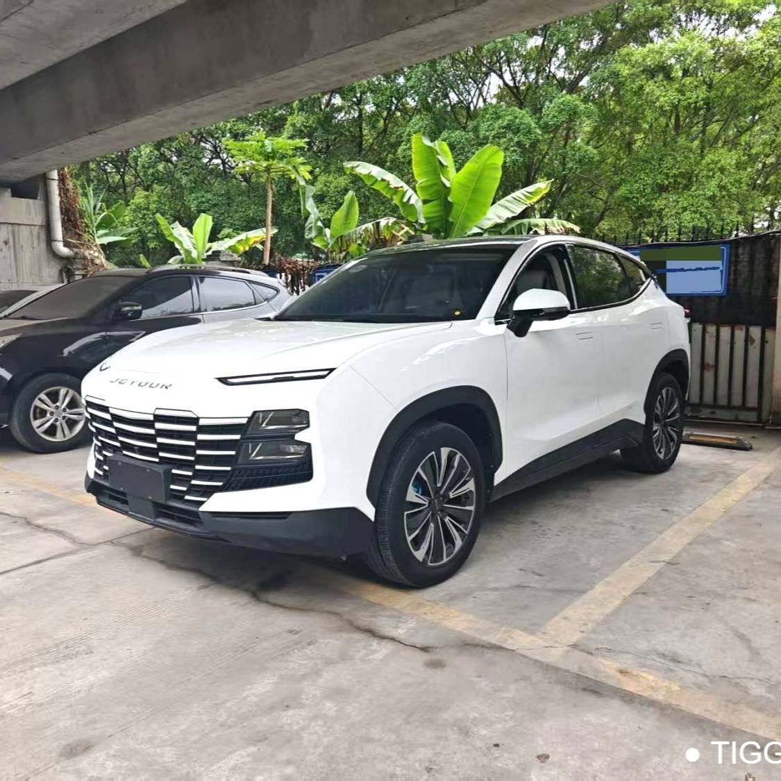 JETOUR 2023 DASHING i-DM‌ 1.5T DHT Lightning 02 Подержанный автомобиль