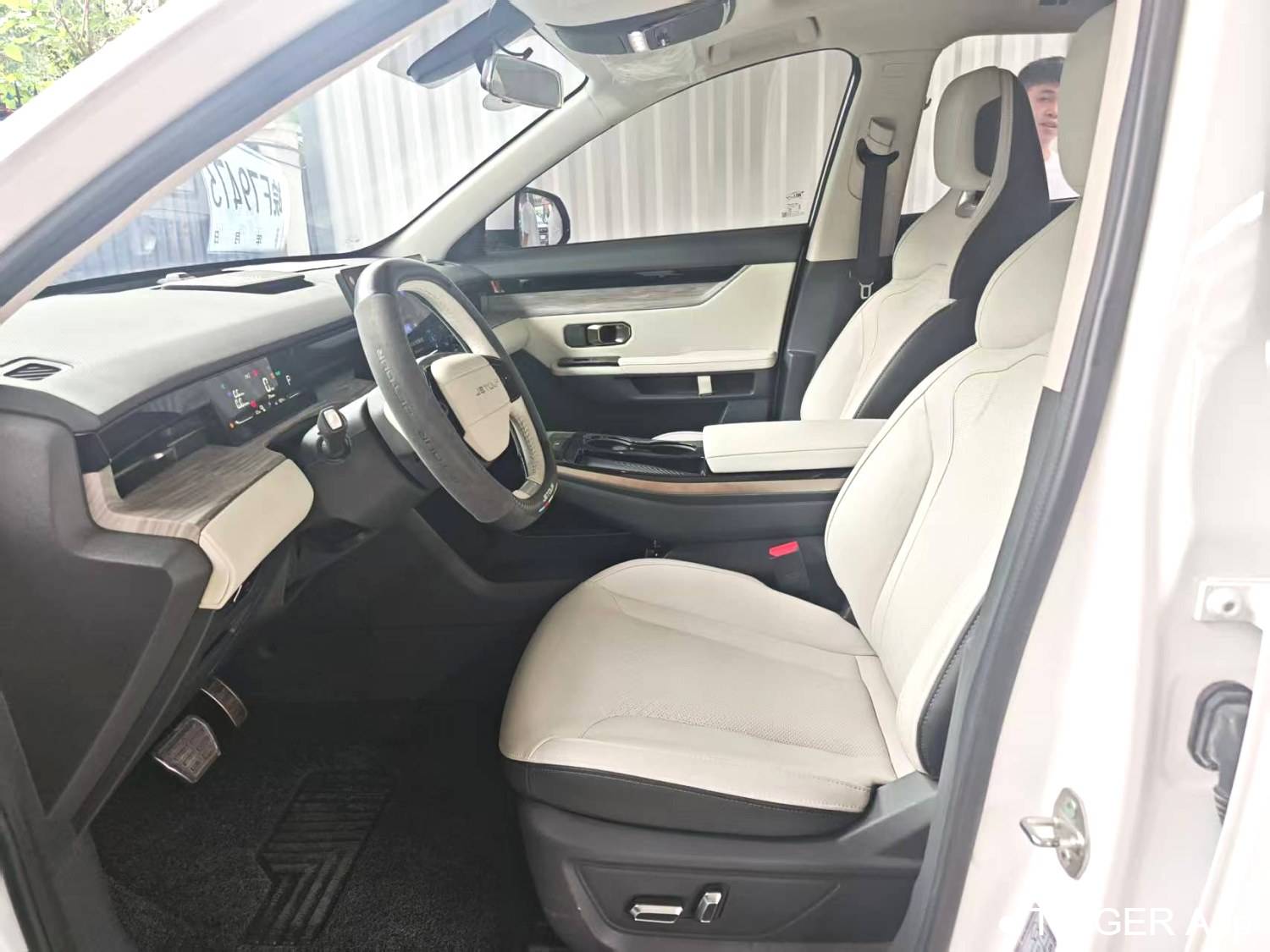 JETOUR 2023 DASHING i-DM‌ 1.5T DHT Lightning 02