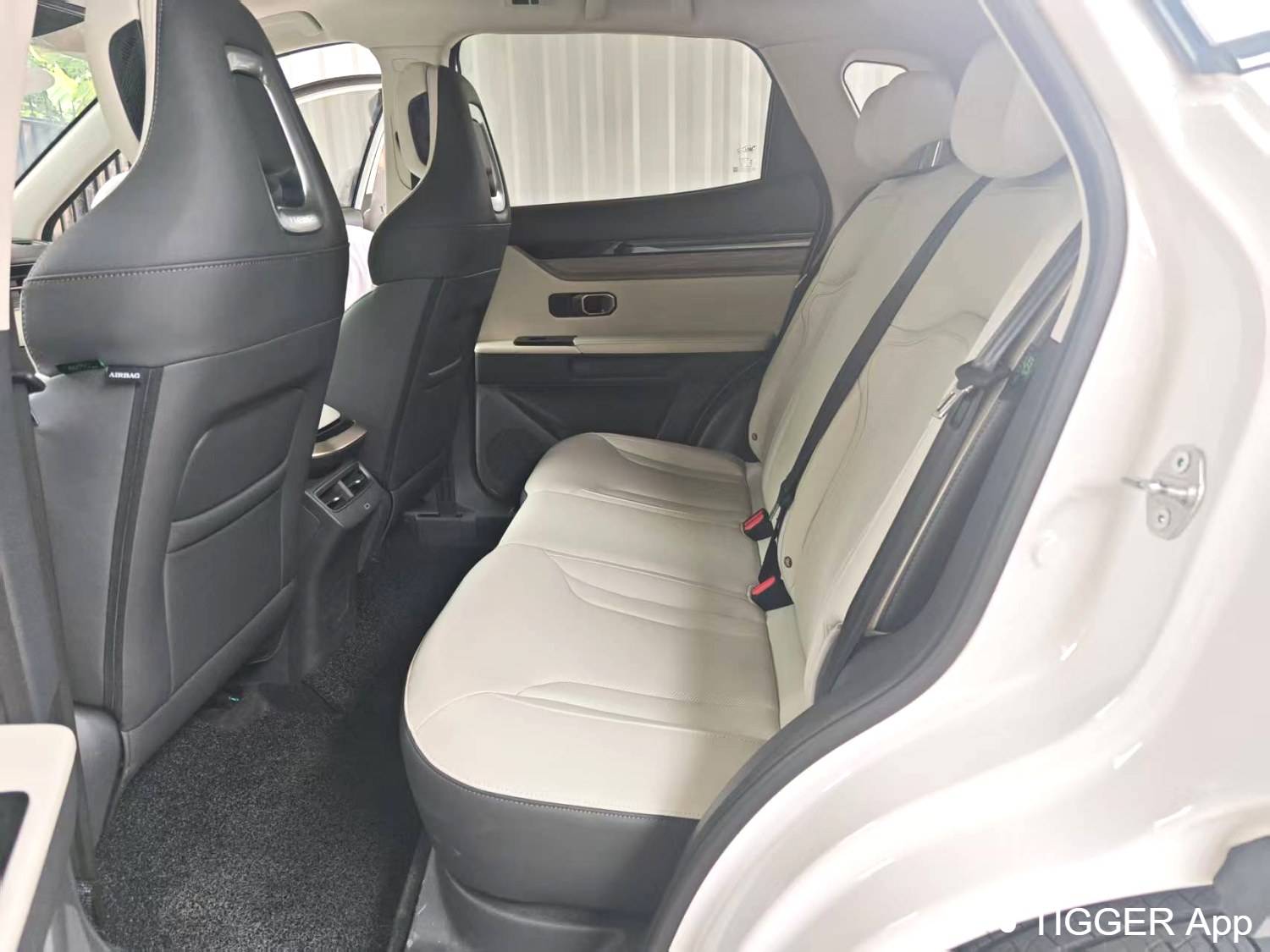 JETOUR 2023 DASHING i-DM‌ 1.5T DHT Lightning 02