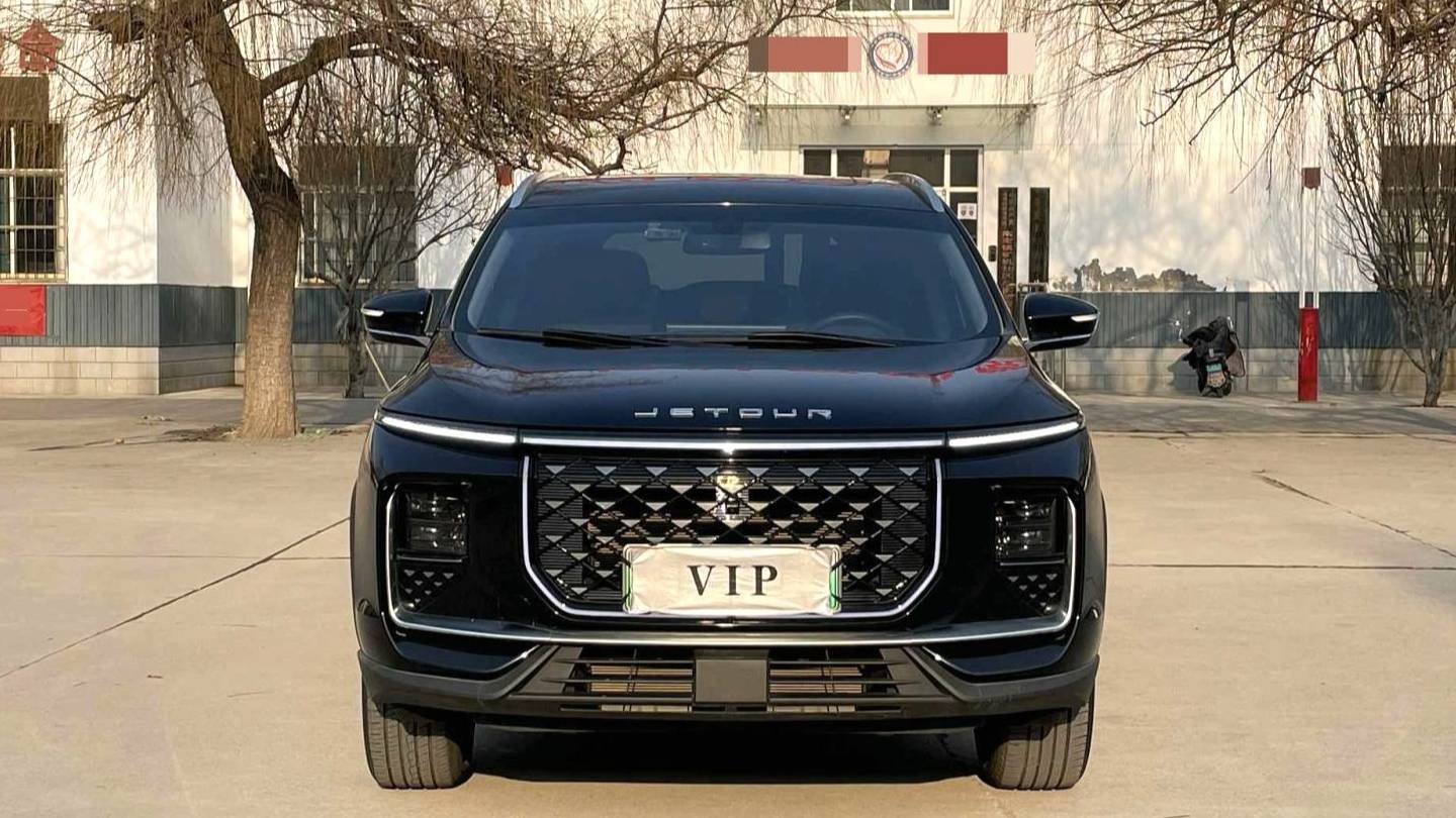 JETOUR 2023 L9 1.5TD 2DHT Air 5-seater