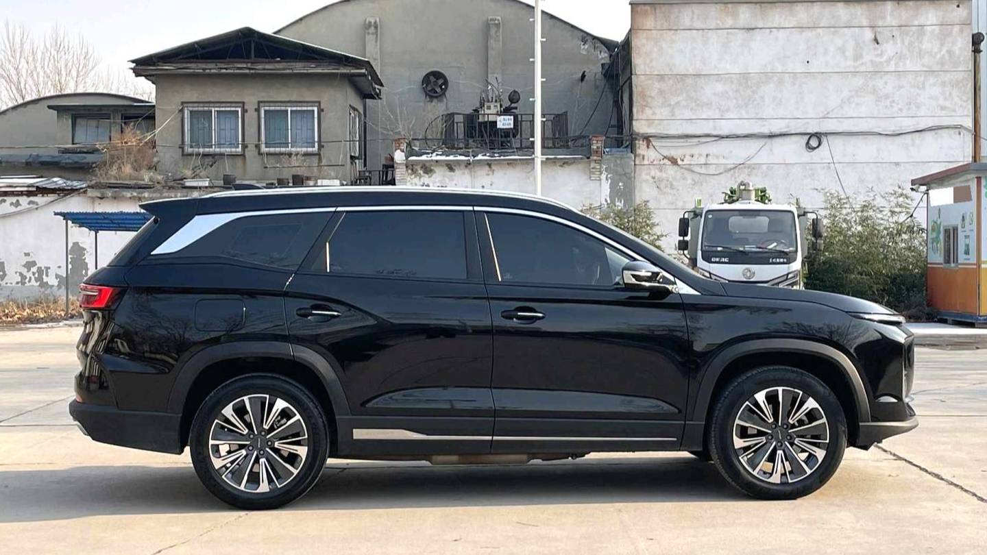 JETOUR 2023 L9 1.5TD 2DHT Air 5-seater