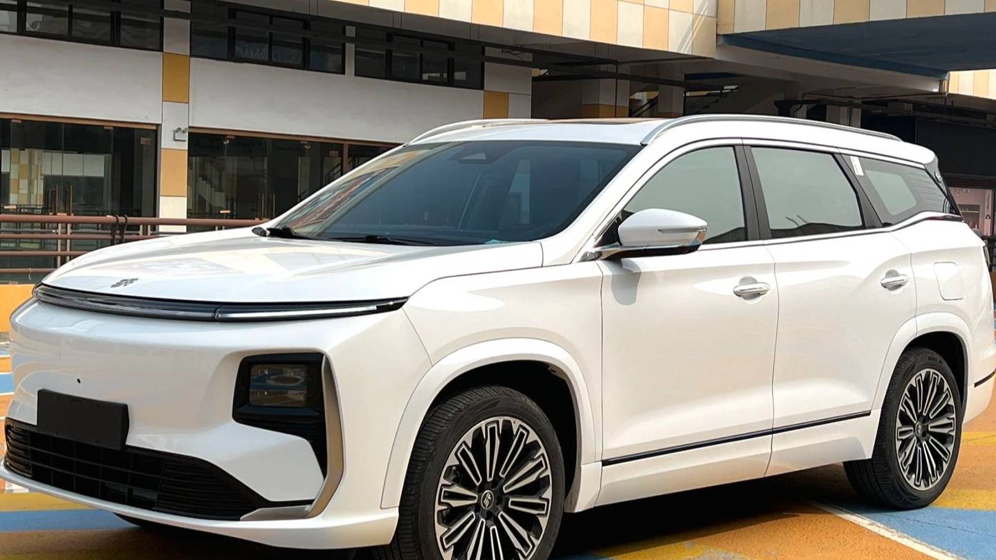 JETOUR 2025 L9 1.5TD 2DHT Luxury Edition 6-seater