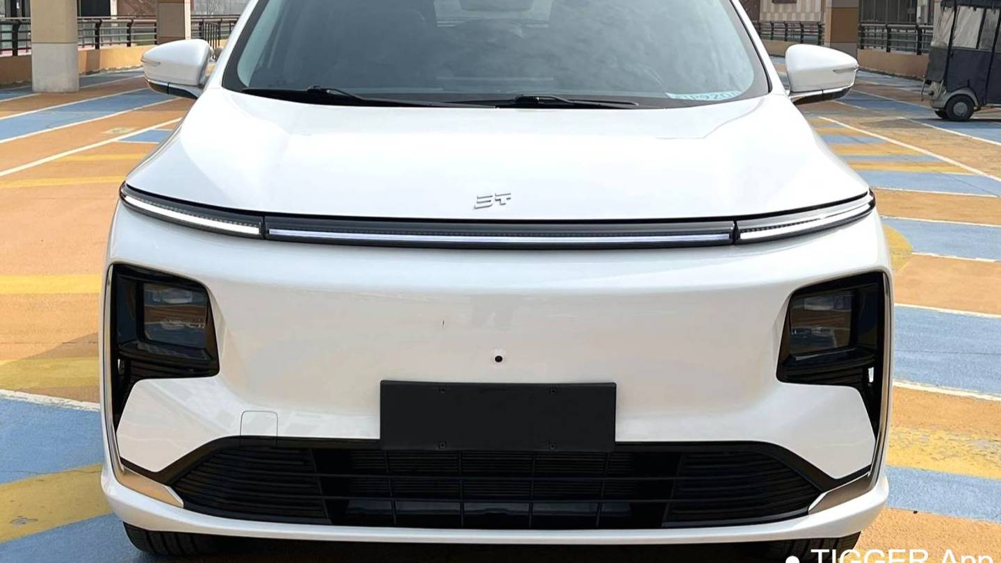 JETOUR 2025 L9 1.5TD 2DHT Luxury Edition 6-seater